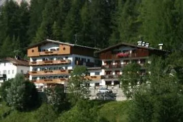 Des Alpes Otel 3*